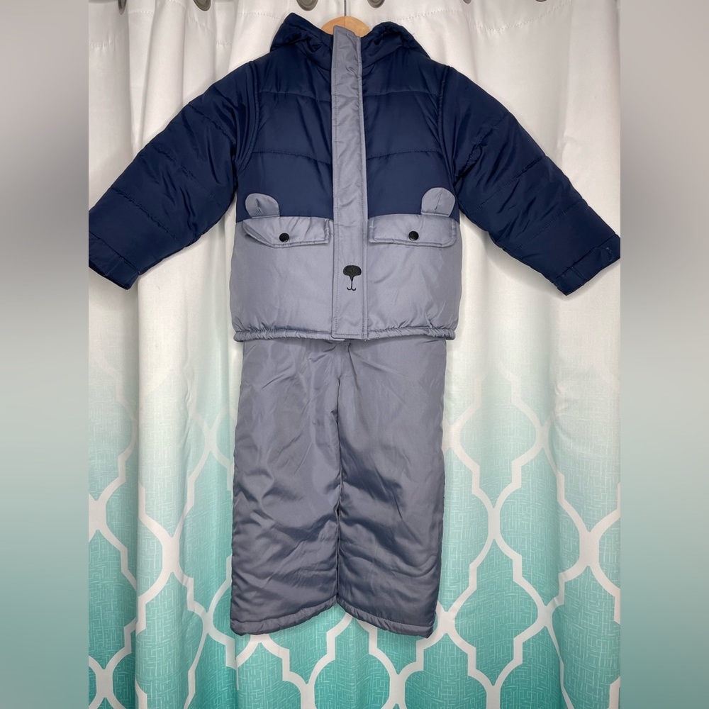 Carter’s 2 piece snowsuit 5T boys. Pants used 5 times. Coat one winter use.